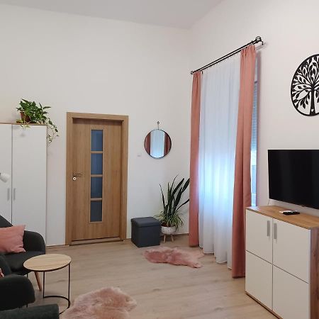 Rad-Var Apartmanhaz Eger Exterior foto