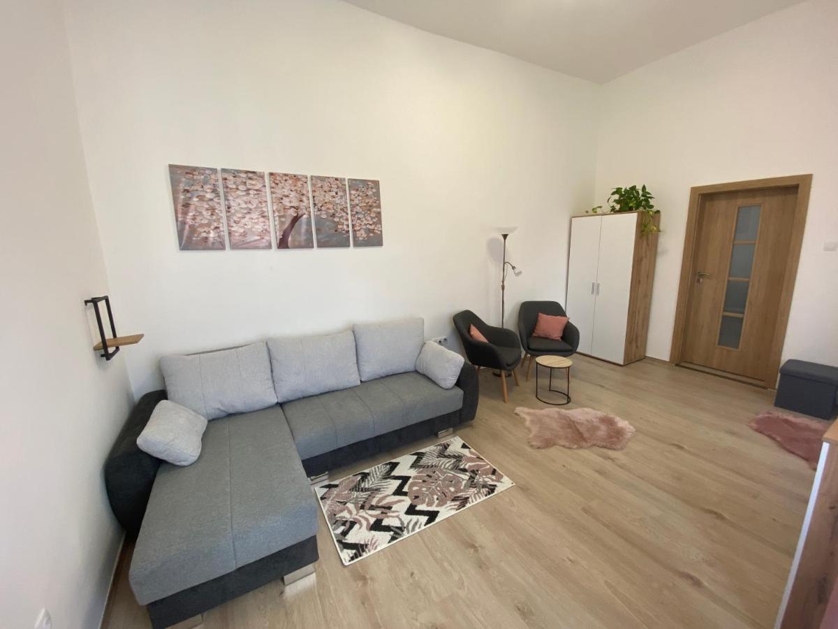 Rad-Var Apartmanhaz Eger Exterior foto
