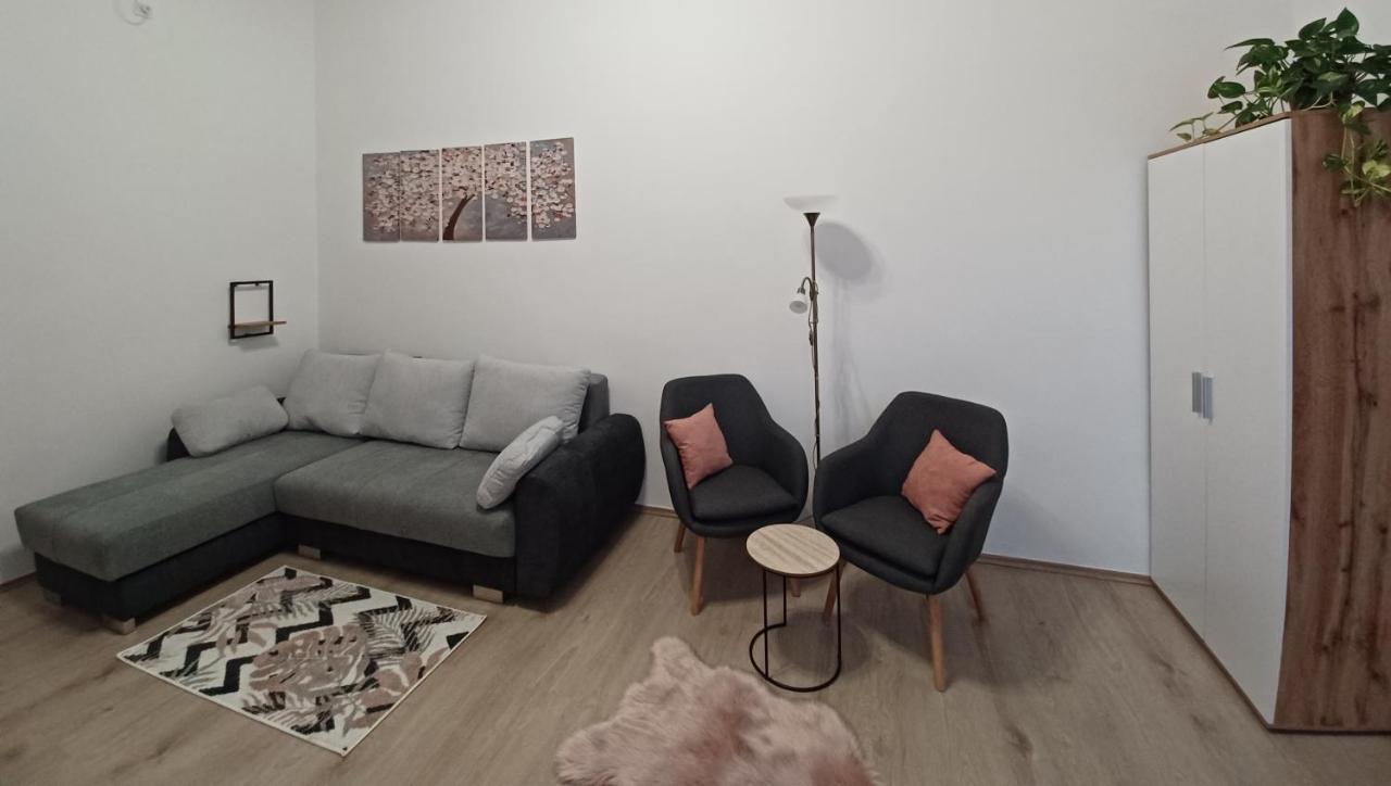 Rad-Var Apartmanhaz Eger Exterior foto