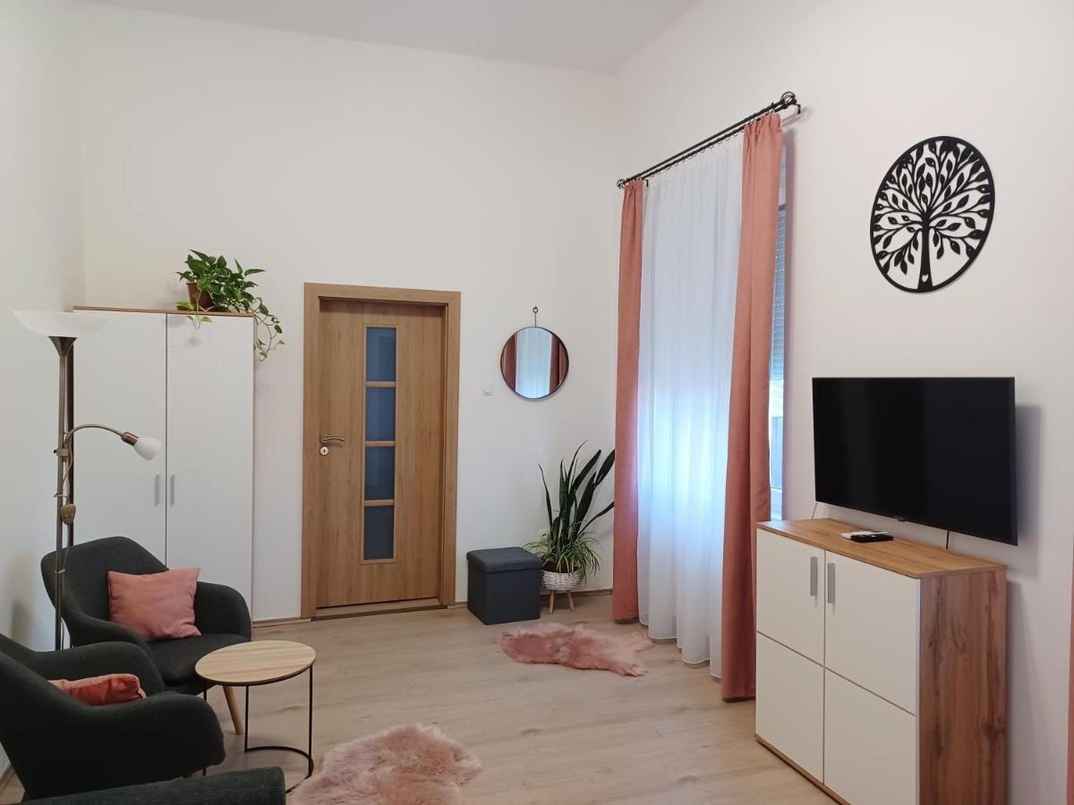 Rad-Var Apartmanhaz Eger Exterior foto