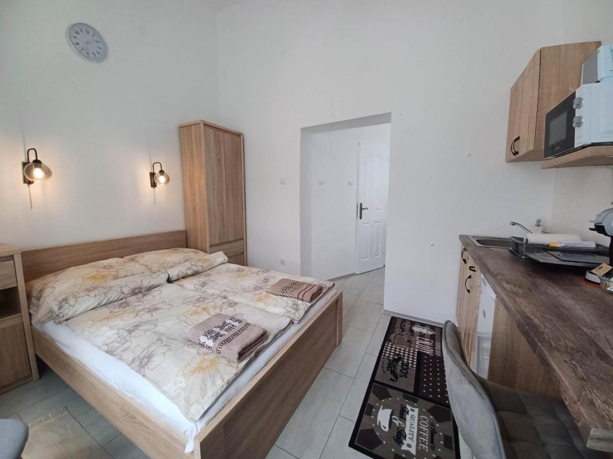 Rad-Var Apartmanhaz Eger Exterior foto