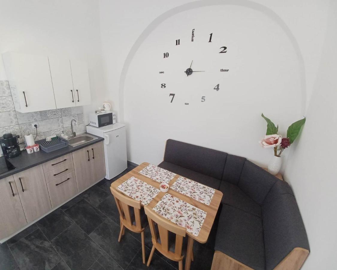 Rad-Var Apartmanhaz Eger Exterior foto