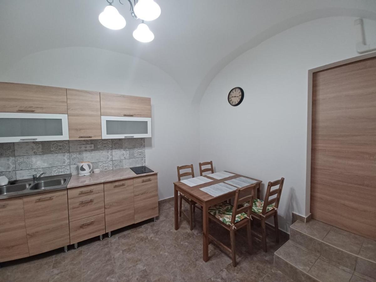 Rad-Var Apartmanhaz Eger Exterior foto