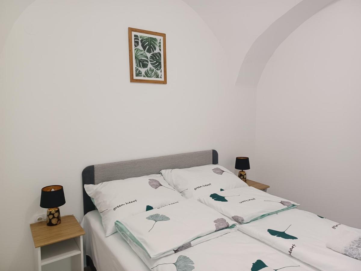 Rad-Var Apartmanhaz Eger Exterior foto